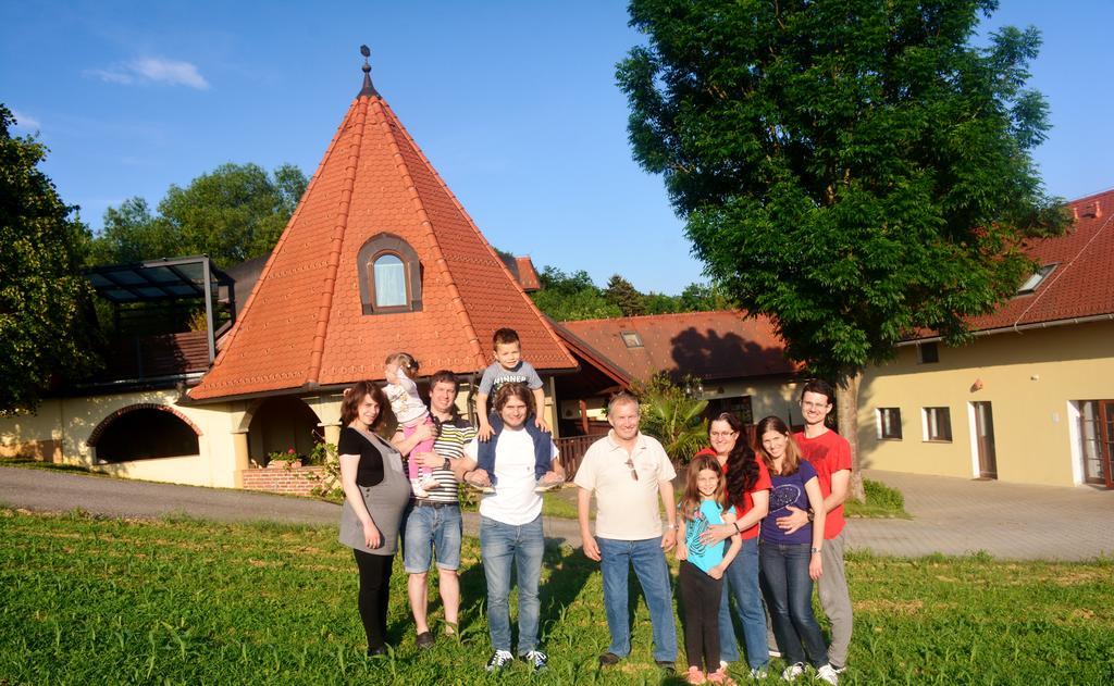 Апартаменти Turisticna Kmetija Cebelji Gradic Rogasovci Екстер'єр фото